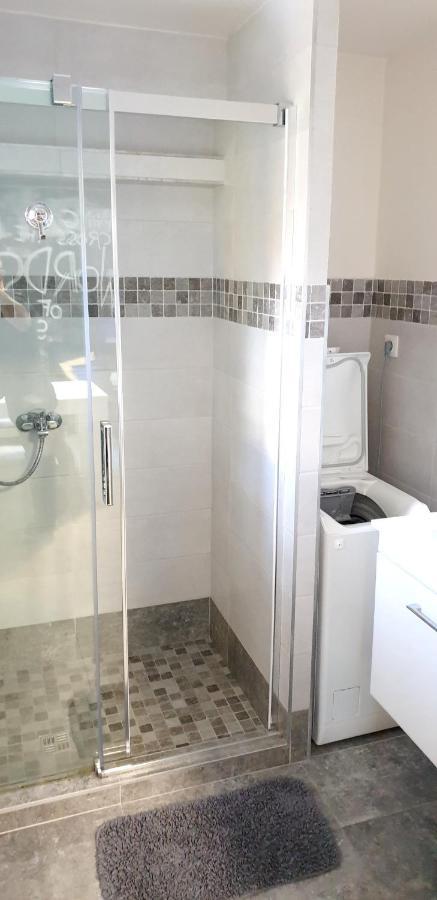 2 Bedrooms House With Enclosed Garden And Wifi At Slezska Ostrava Eksteriør billede